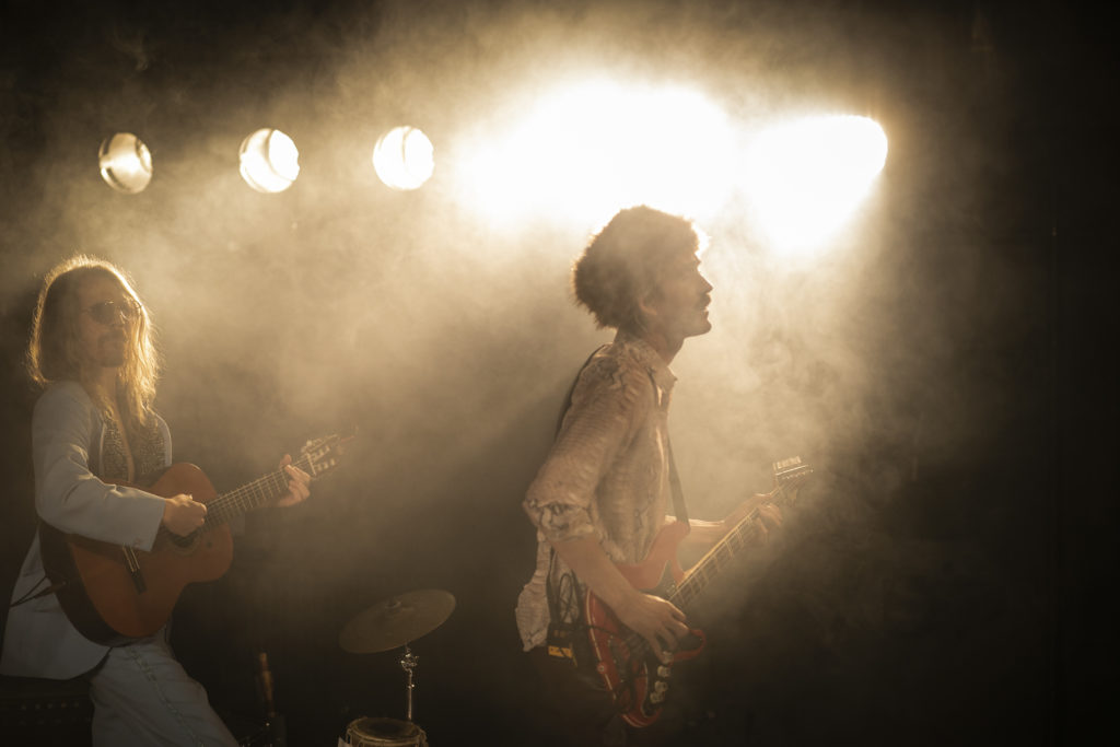 Dan Knagg och Martin Ullits Dahl spelar gitarr och bas.